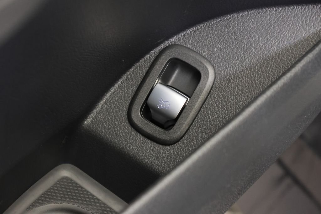 Used 2026 Black Mercedes-Benz GLC 300 image 34
