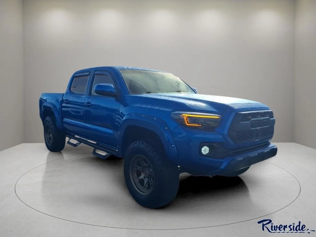 2017 Toyota Tacoma SR5 Double Cab 4x4 V6 Auto Short Bed's photo
