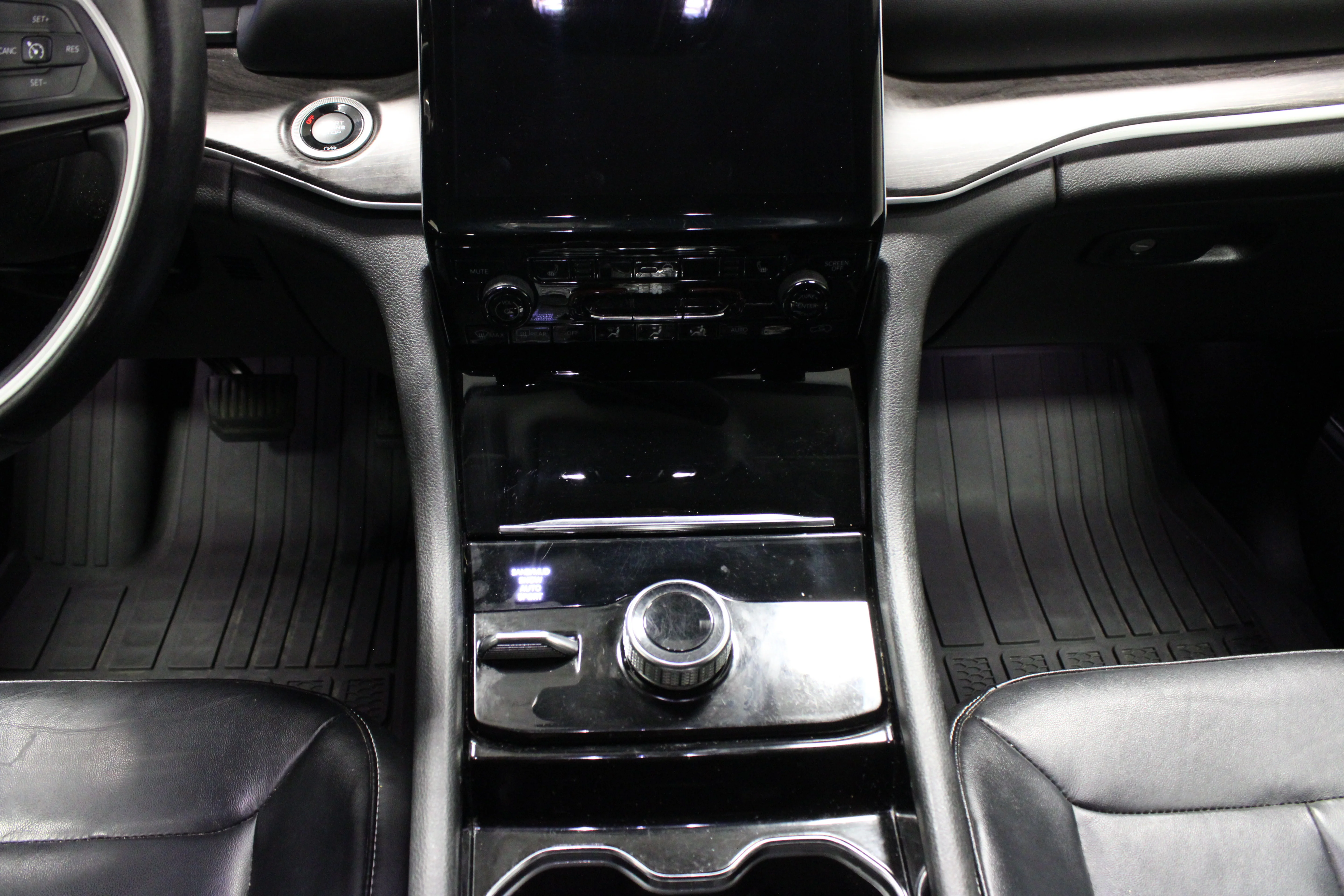 Used 2022 Diamond Black Crystal Pearlcoat Jeep Limited image 20