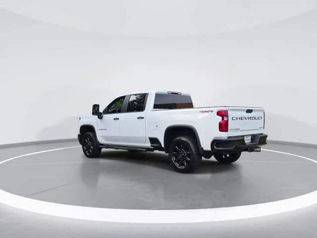 Used 2024 White Chevrolet Custom image 6