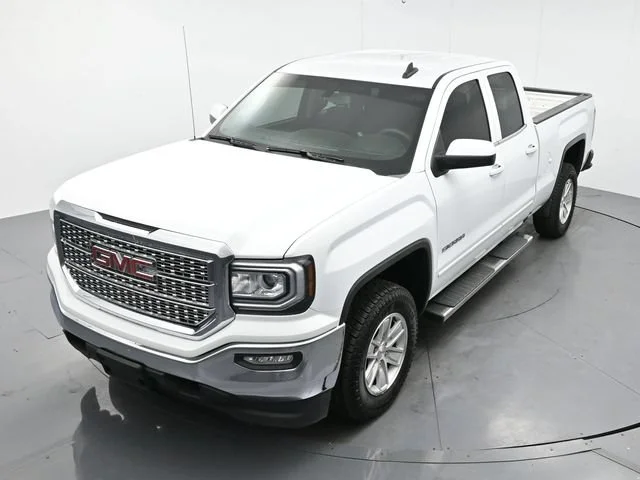 Used 2017 SUMMIT WHITE GMC SLE image 19