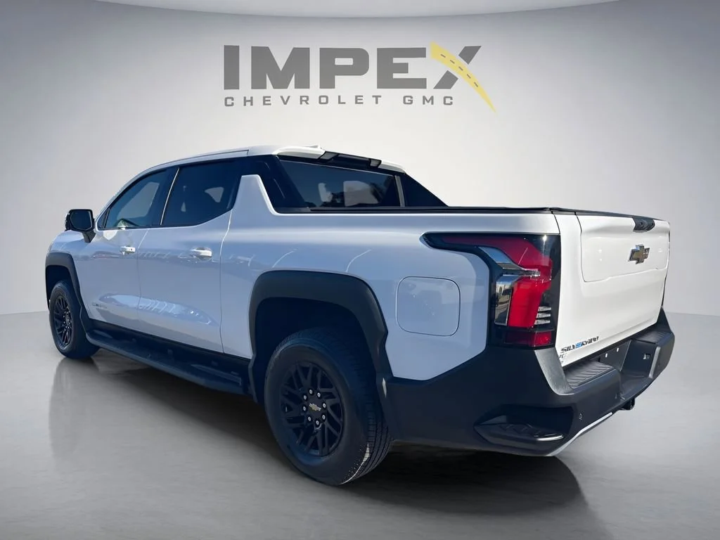 Used 2025 Summit White Chevrolet LT - Extended Range image 3