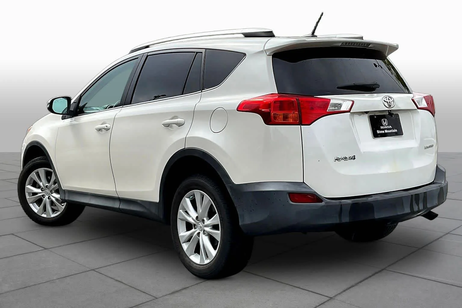 Used 2014 Blizzard Pearl Toyota Limited image 11