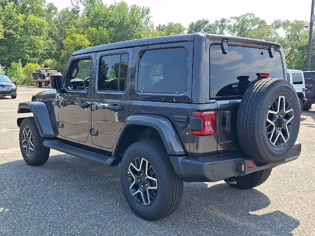 New 2027 Granite Crystal Metallic Clearcoat Jeep Sahara image 6