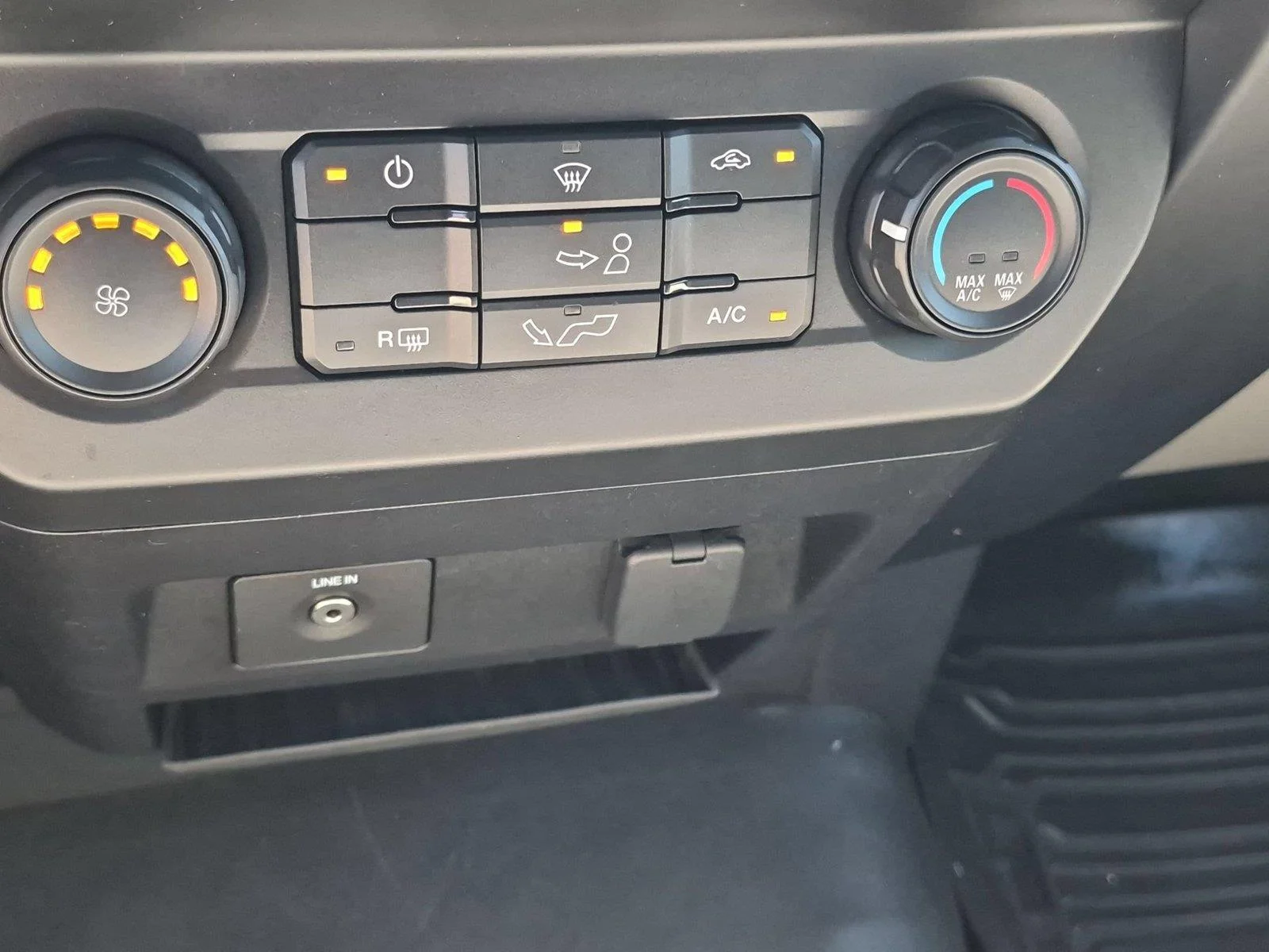 Used 2020  Ford XL image 26