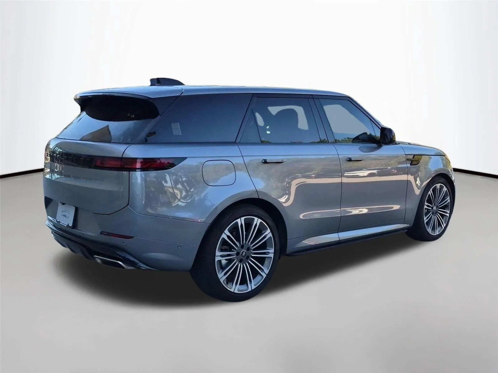 Used 2025 Eiger Grey Metallic Land Rover Dynamic SE image 5