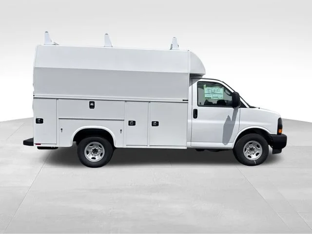 New 2026 Summit White Chevrolet 1WT image 6