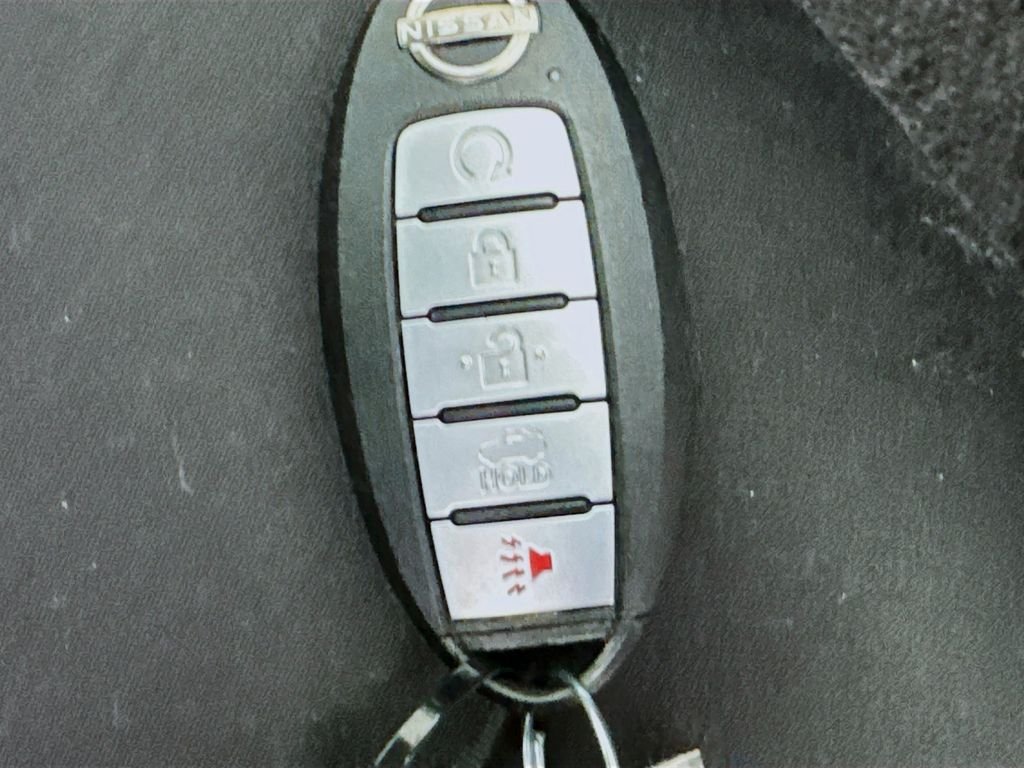 Used 2025 Glacier White Nissan 2.5 SV image 34