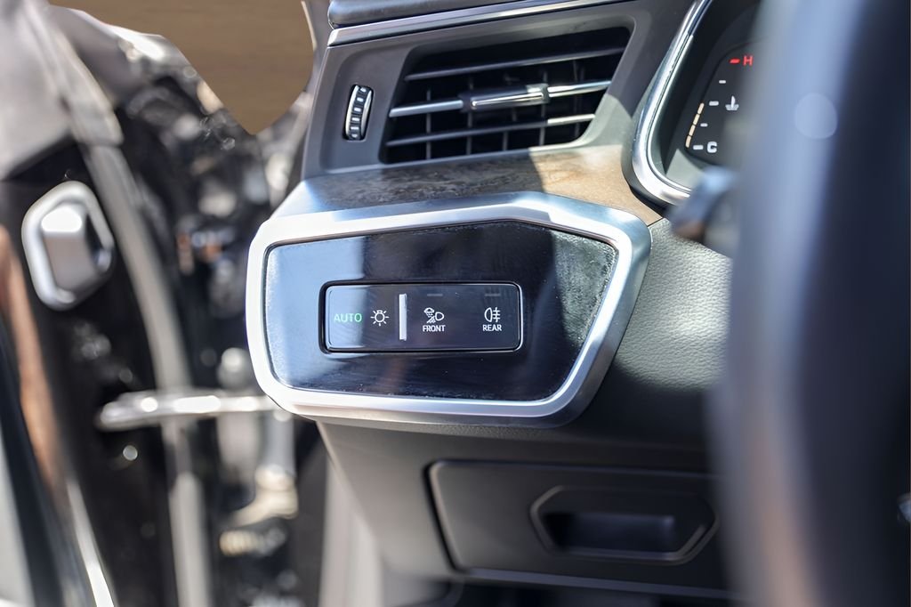 Used 2019 Black Audi 3.0T Prestige image 15