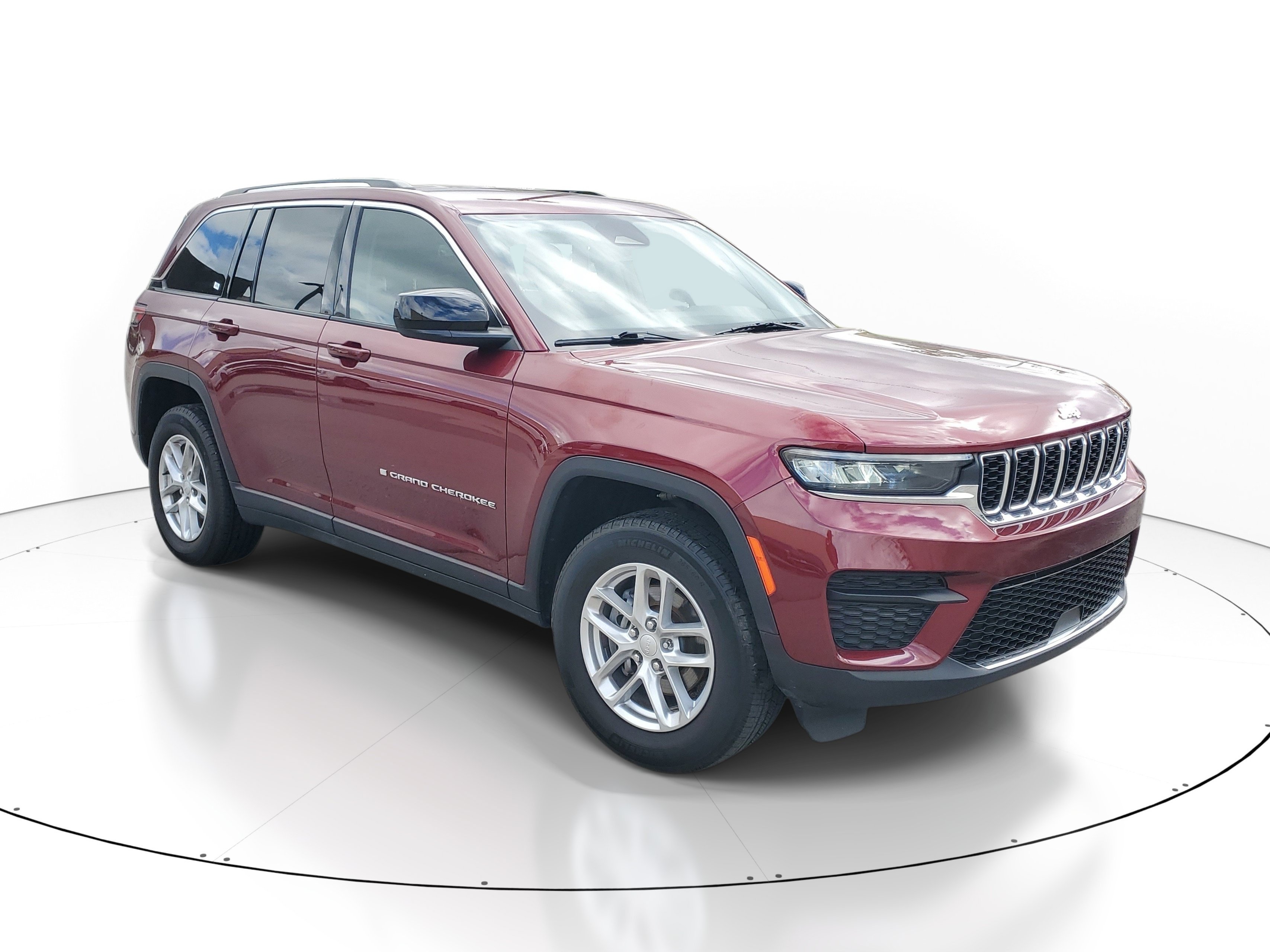 Used 2023 Velvet Red Pearlcoat Jeep Laredo image 1