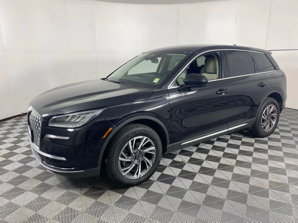 Used 2025 Infinite Black Metallic Lincoln Premiere image 6