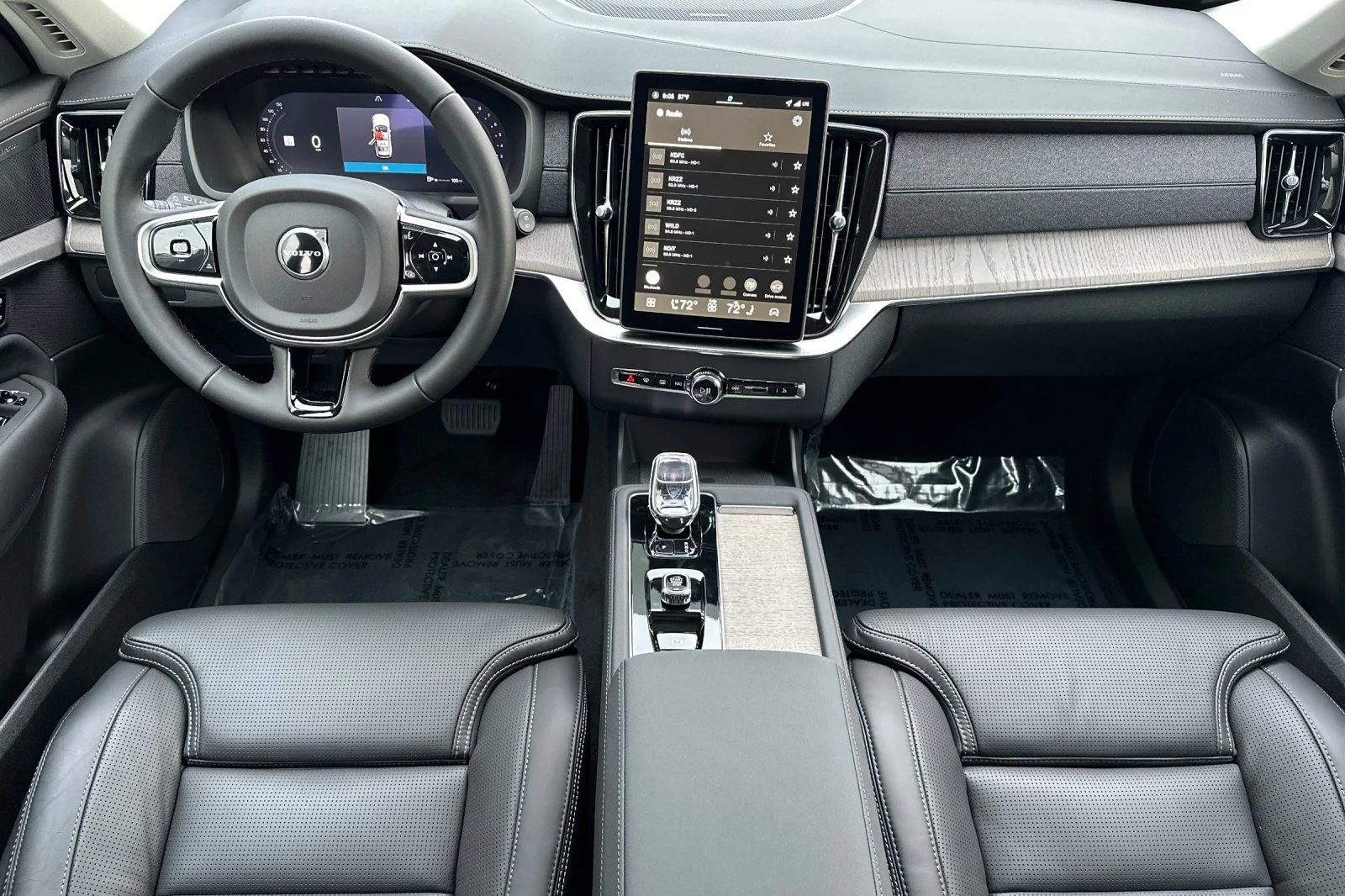 New 2026 Crystal White Volvo B6 Ultra Dark Theme 7-Seater image 3