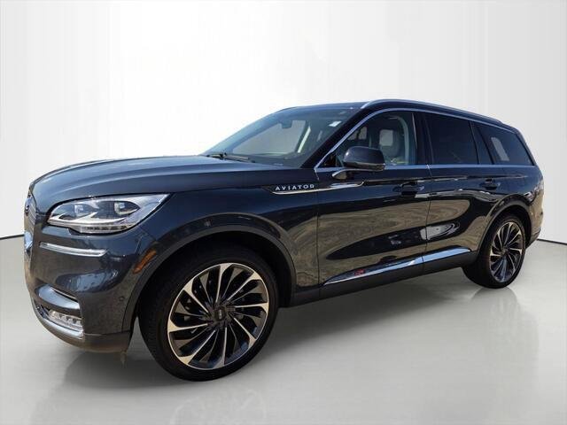 Used 2023 Flight Blue Metallic Clearcoat Lincoln Reserve image 1