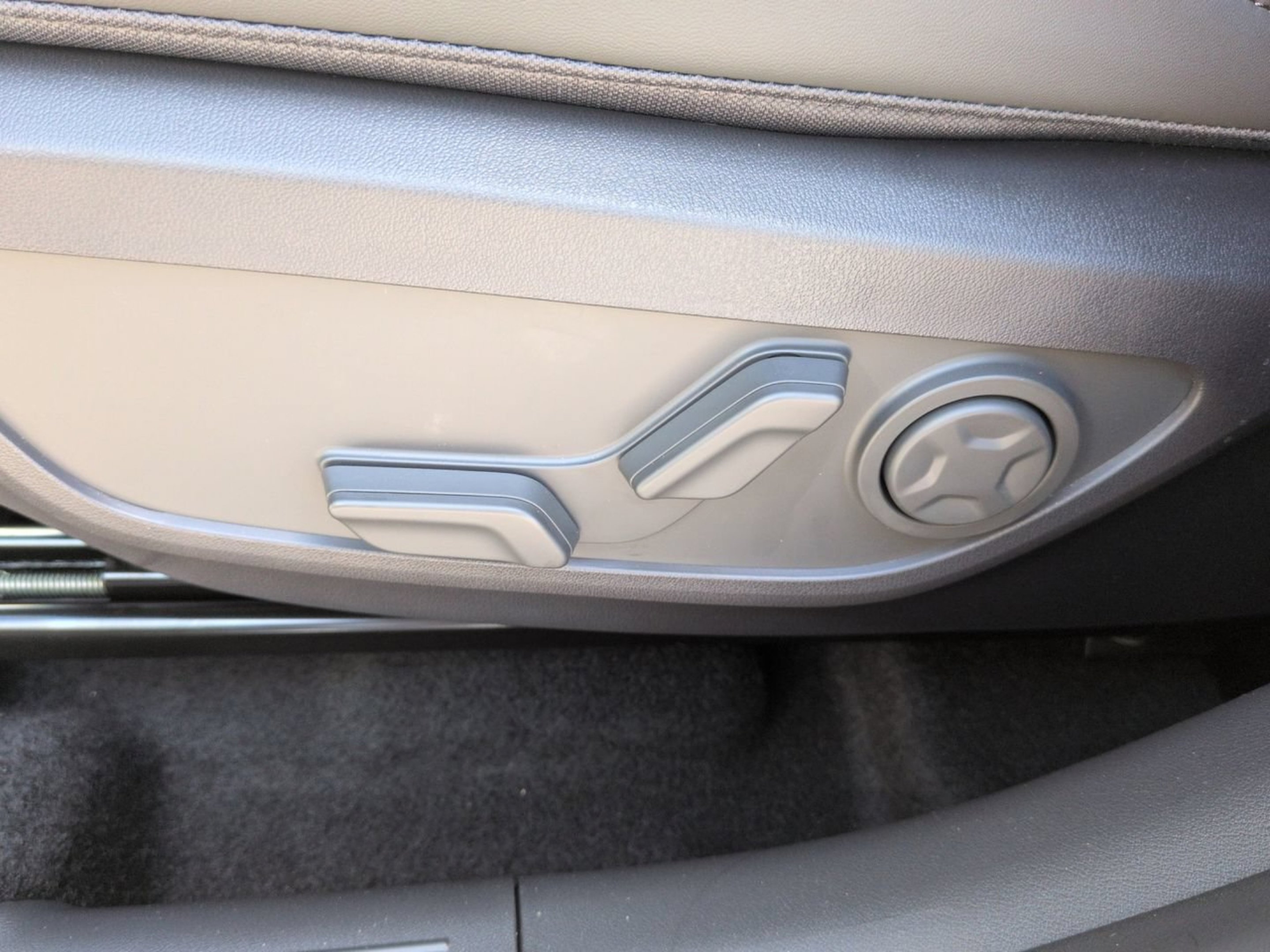 New 2027 Iceberg Green Kia X-Line S image 21