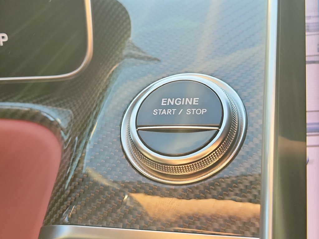 New 2026 MANUFAKTUR Moonlight White Magno Mercedes-Benz AMG® S 63 E 4MATIC® Sedan image 30