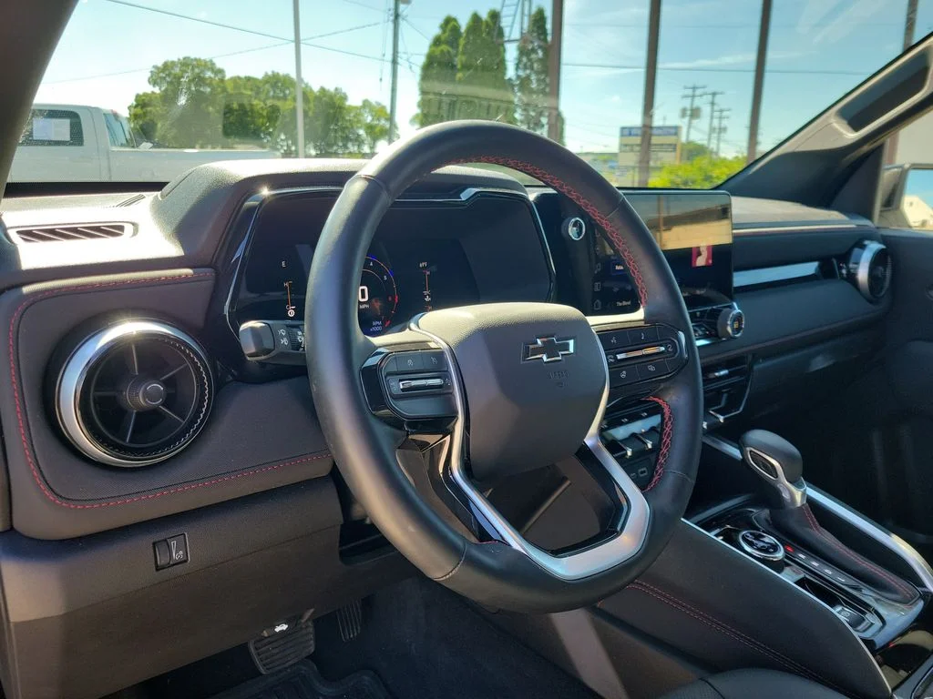 Used 2023 White Chevrolet Z71 image 20