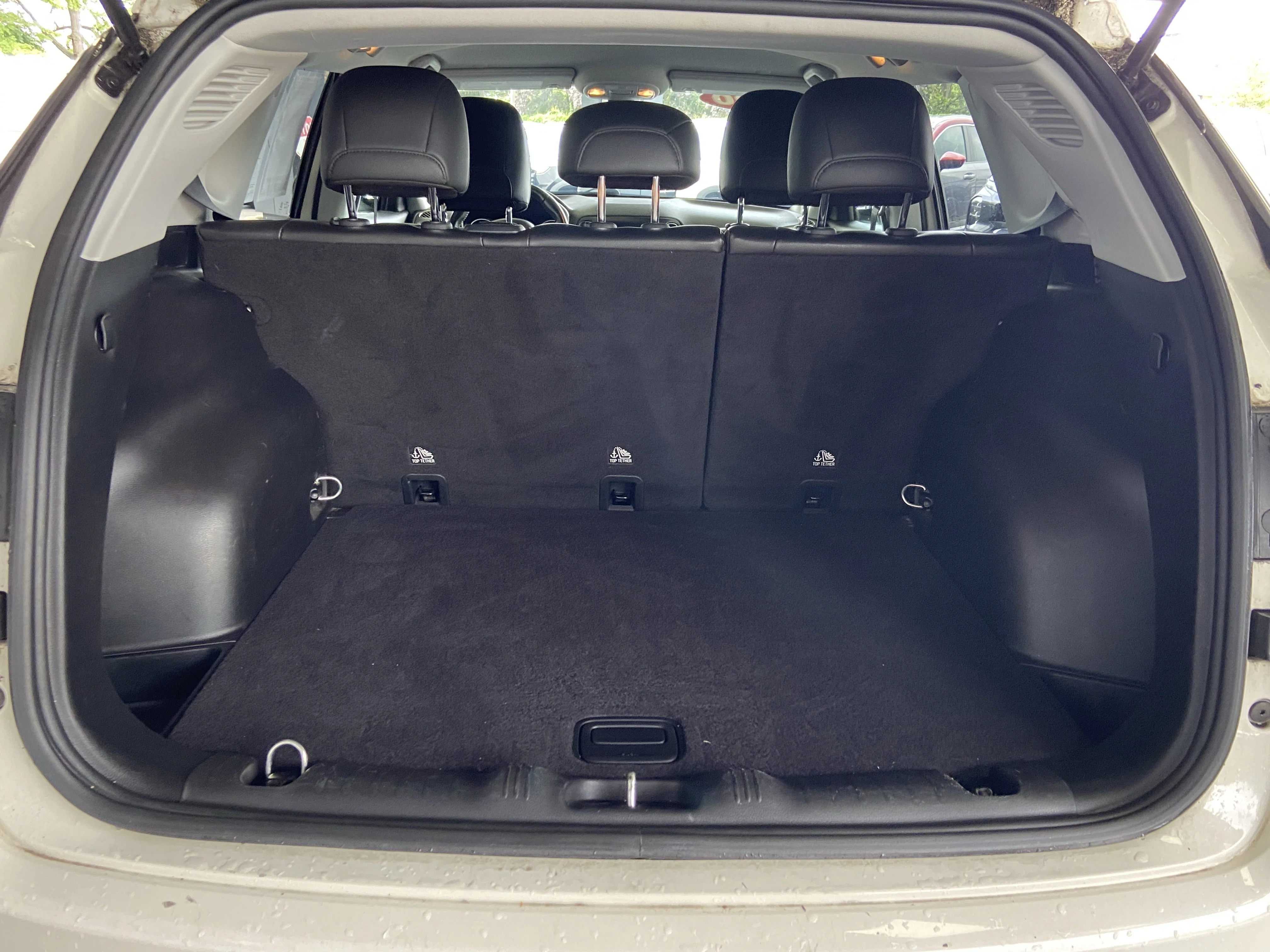 Used 2020 White Clearcoat Jeep Latitude image 31