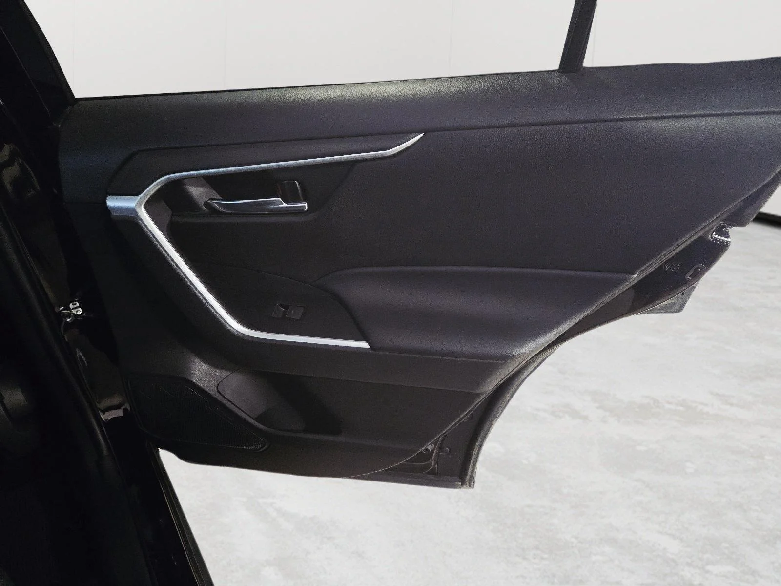 Used 2022 Midnight Black Metallic Toyota Hybrid XLE image 36