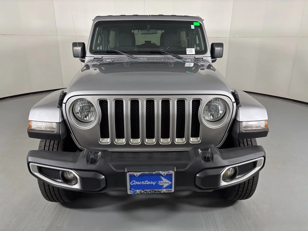 Used 2021 Silver Jeep Unlimited Sahara image 3