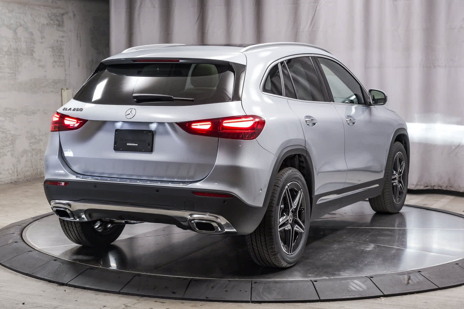 New 2026 Cirrus Silver Metallic Mercedes-Benz GLA 250 image 3