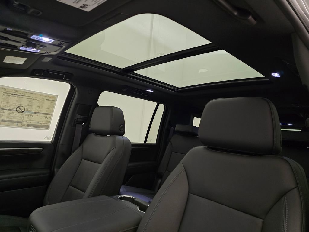 2025 Chevrolet Suburban Z71 - Photo 7