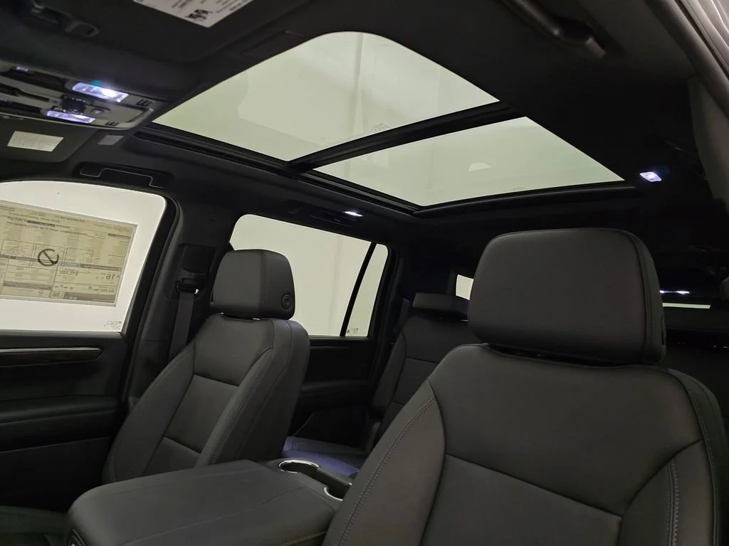 2025 Chevrolet Suburban Z71 - Photo 7