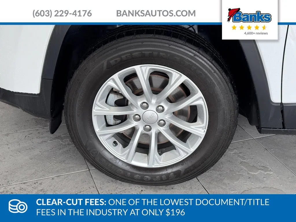 Certified Used 2022 Bright White Clea Jeep Latitude Lux image 4