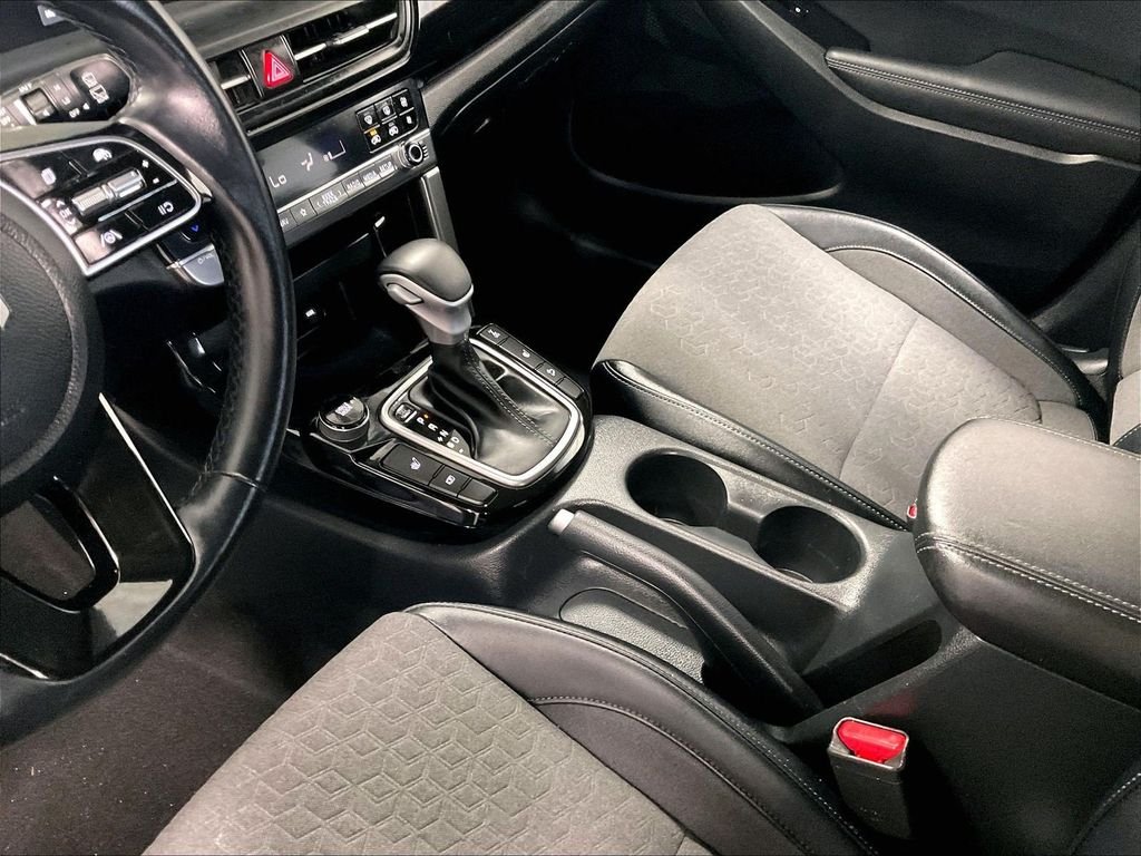 Used 2024 White Kia X-Line image 19