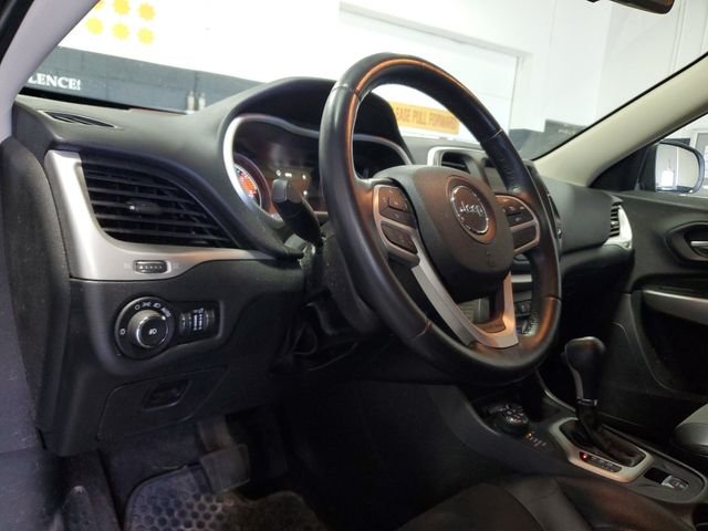 Used 2017 Gray Jeep Trailhawk image 14