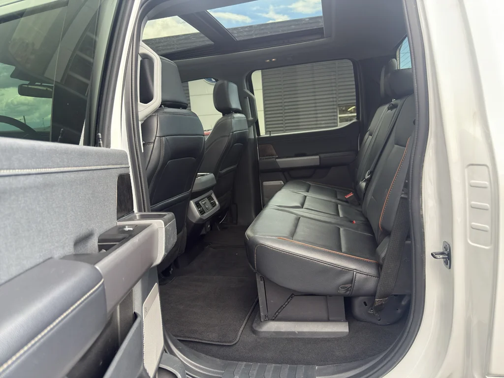 Certified Used 2025 Oxford White Ford LARIAT image 19