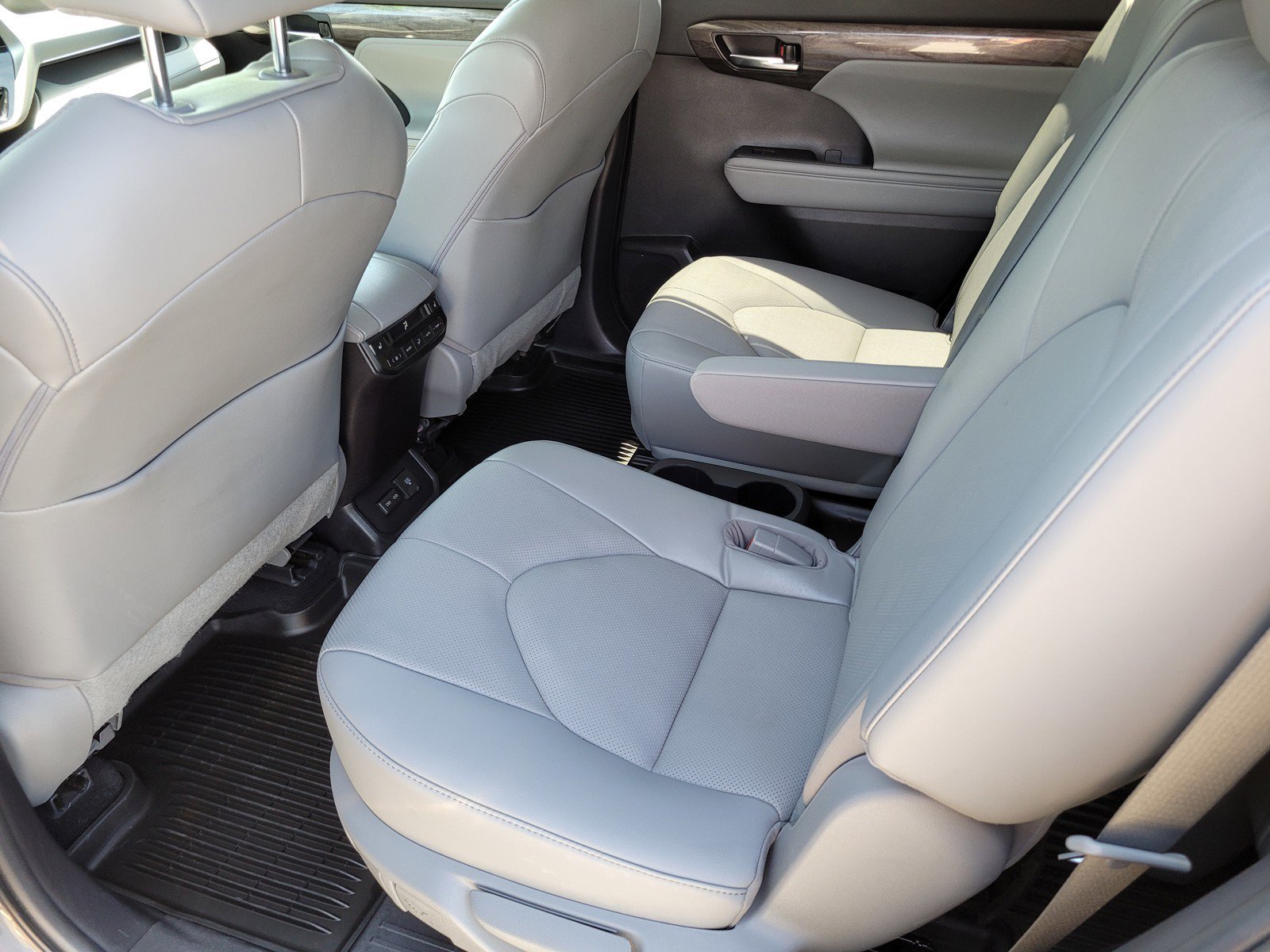 Used 2022  Toyota Platinum image 12