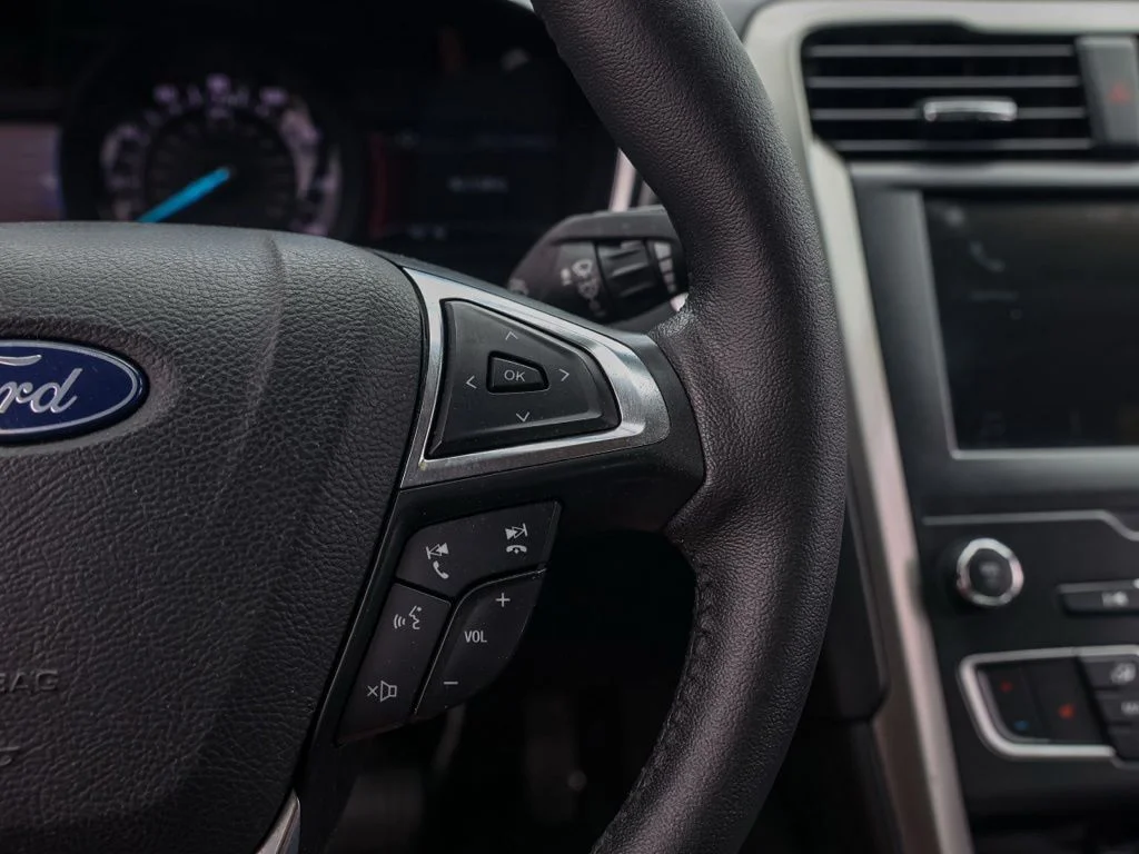 Used 2020 Gray Ford SEL image 25
