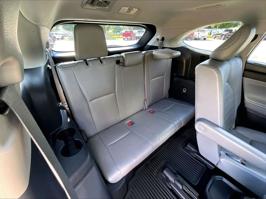 Used 2021 White Toyota XLE image 17