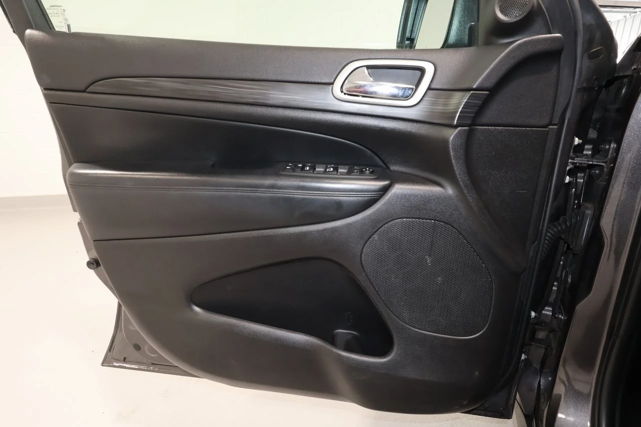 Used 2021 Gray Jeep Laredo X image 12