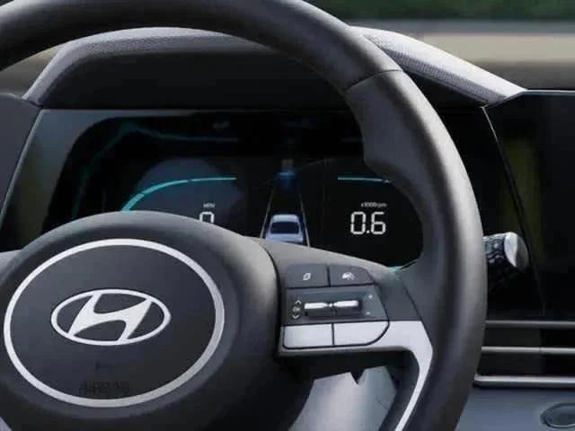 2025 Hyundai Elantra SEL - Photo 12