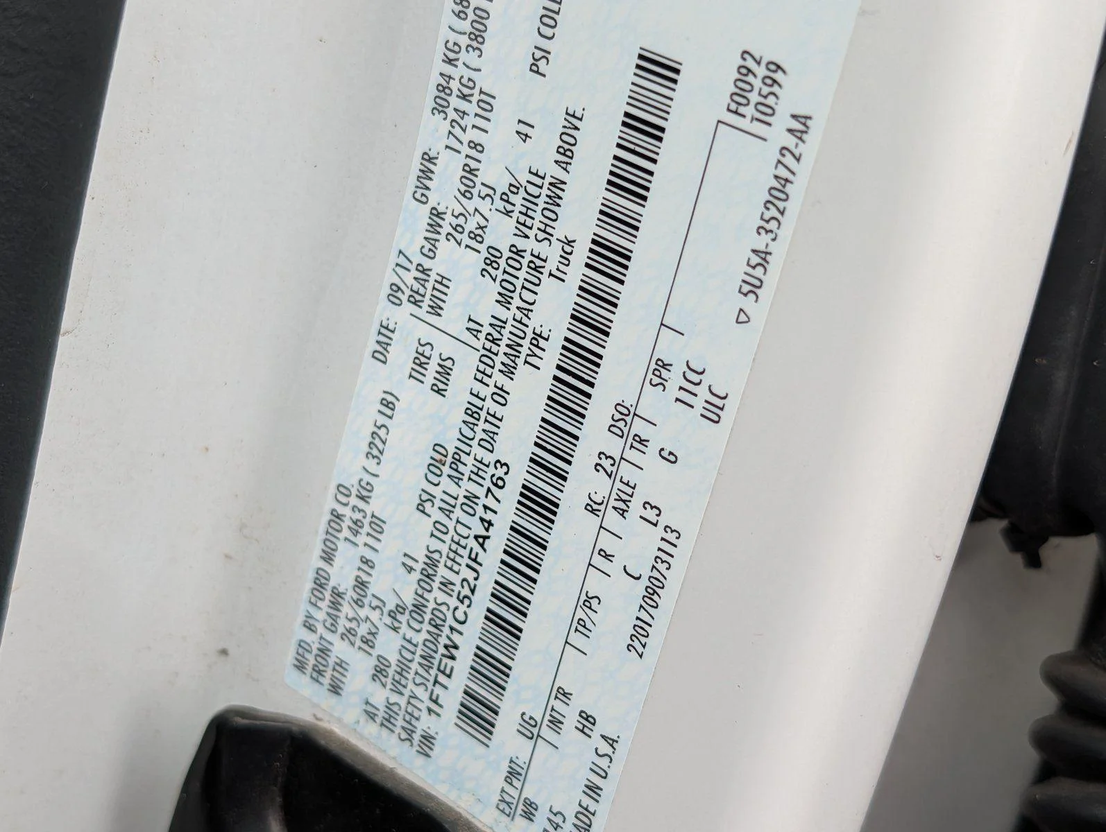 Used 2018 White Platinum Metallic Tri-Coat Ford LARIAT image 37