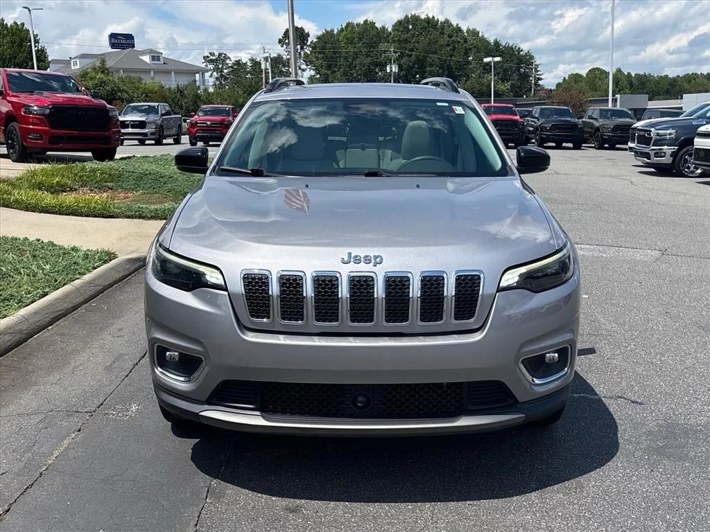 Used 2022 Silver Jeep Limited image 22