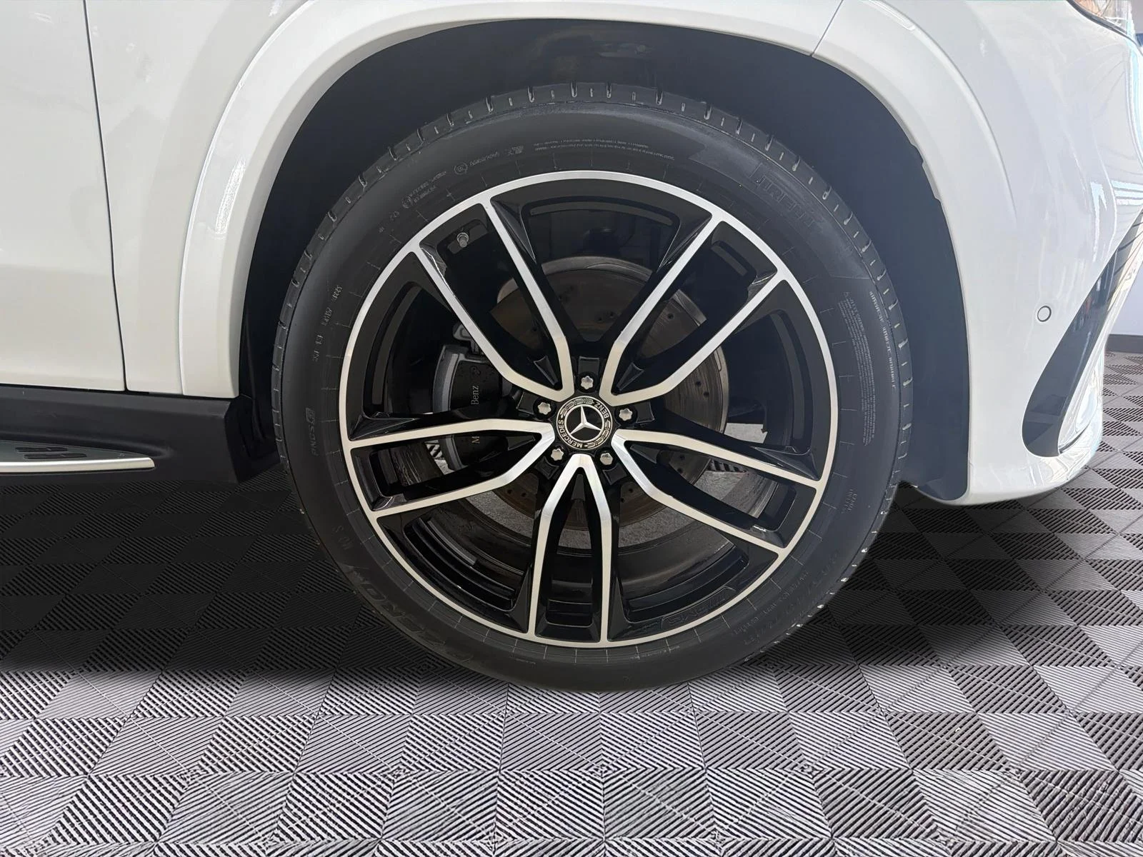 New 2026 White Mercedes-Benz Gls 450 4matic Suv image 2