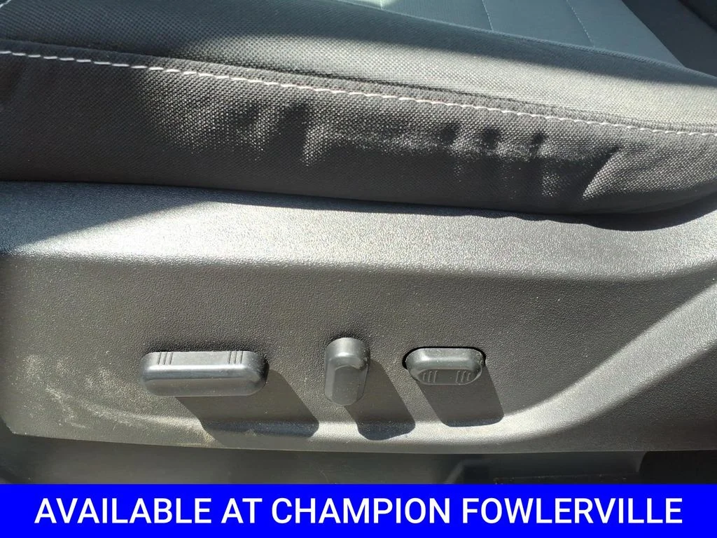 Used 2015 Black Ford SE image 12