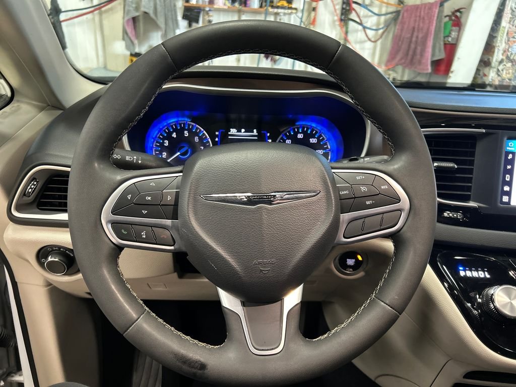 Used 2023 White Chrysler LX image 20