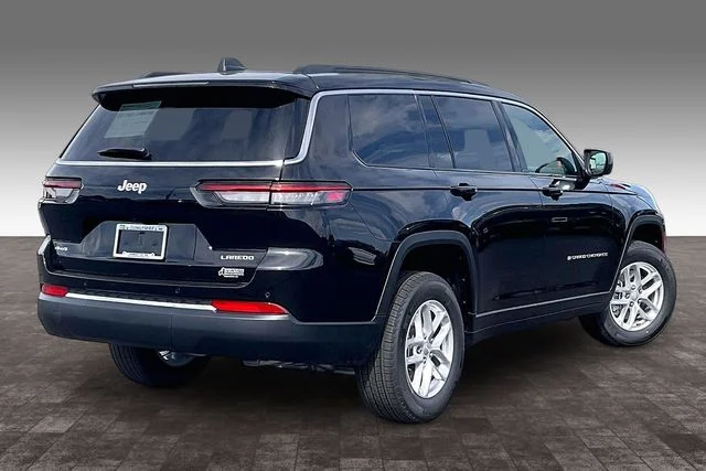 New 2026 Diamond Black Crystal Pearl-Coat Exterior Paint Jeep Laredo image 15