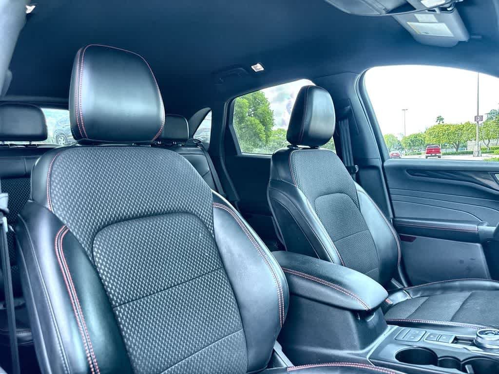 Used 2023 Rapid Red Metallic Tinted Clearcoat Ford ST-Line image 27