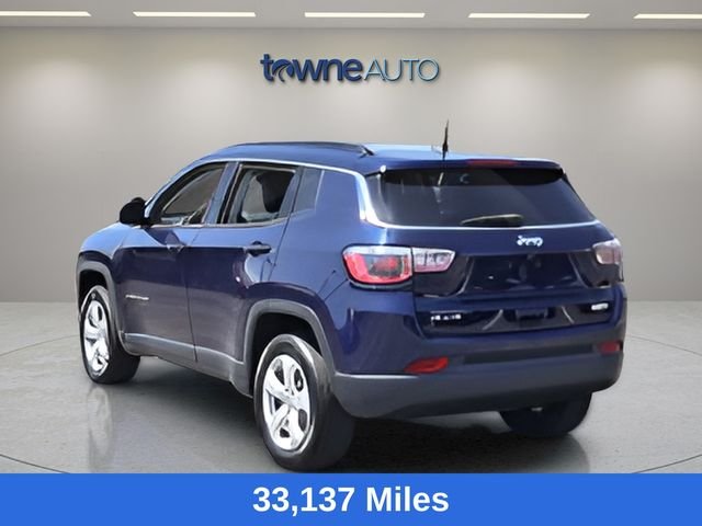 Used 2019 Blue Jeep Latitude image 3