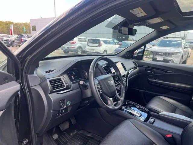 Certified Used 2020 Black Honda Black Edition image 11
