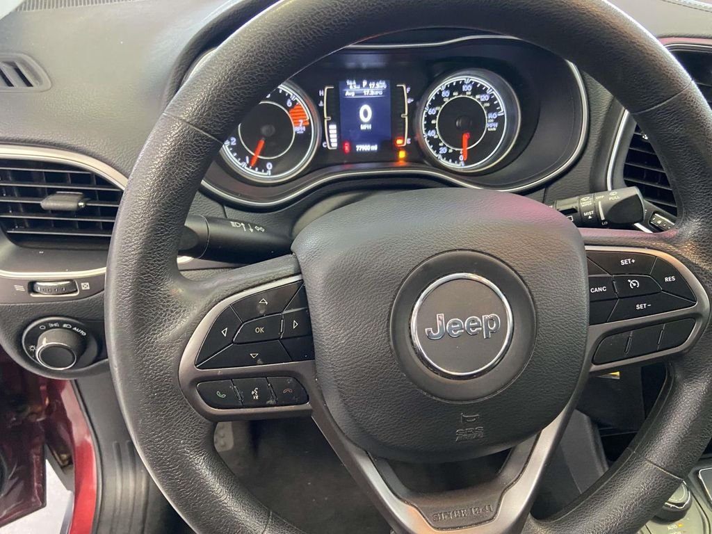 Used 2021 Red Jeep Latitude image 19