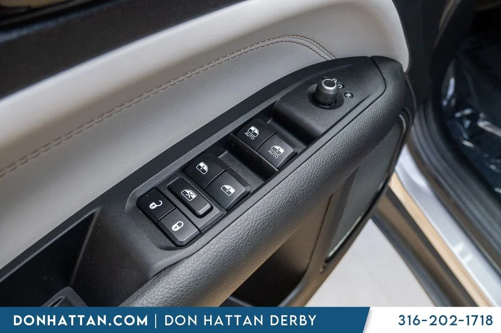 Used 2023 Silver Jeep Limited image 17