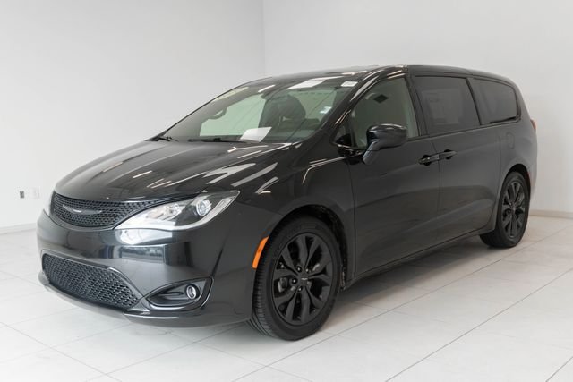 Used 2020 Black Chrysler Touring image 6