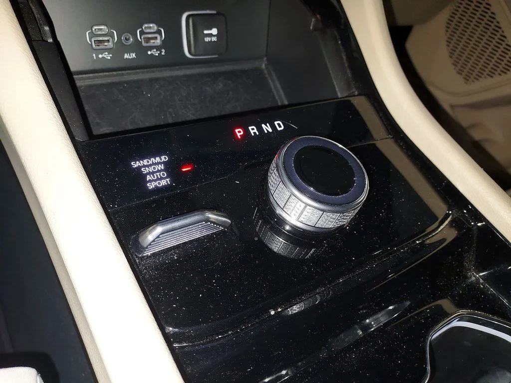 Used 2023 White/off-white Jeep Limited image 26