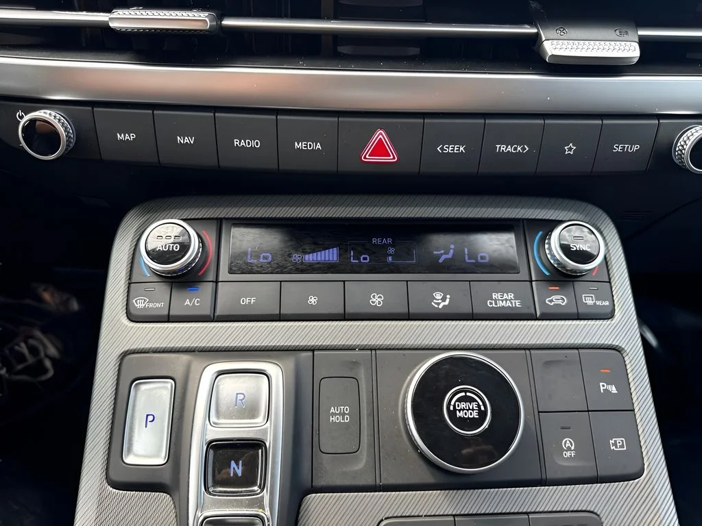 Used 2025 White Hyundai SEL image 10