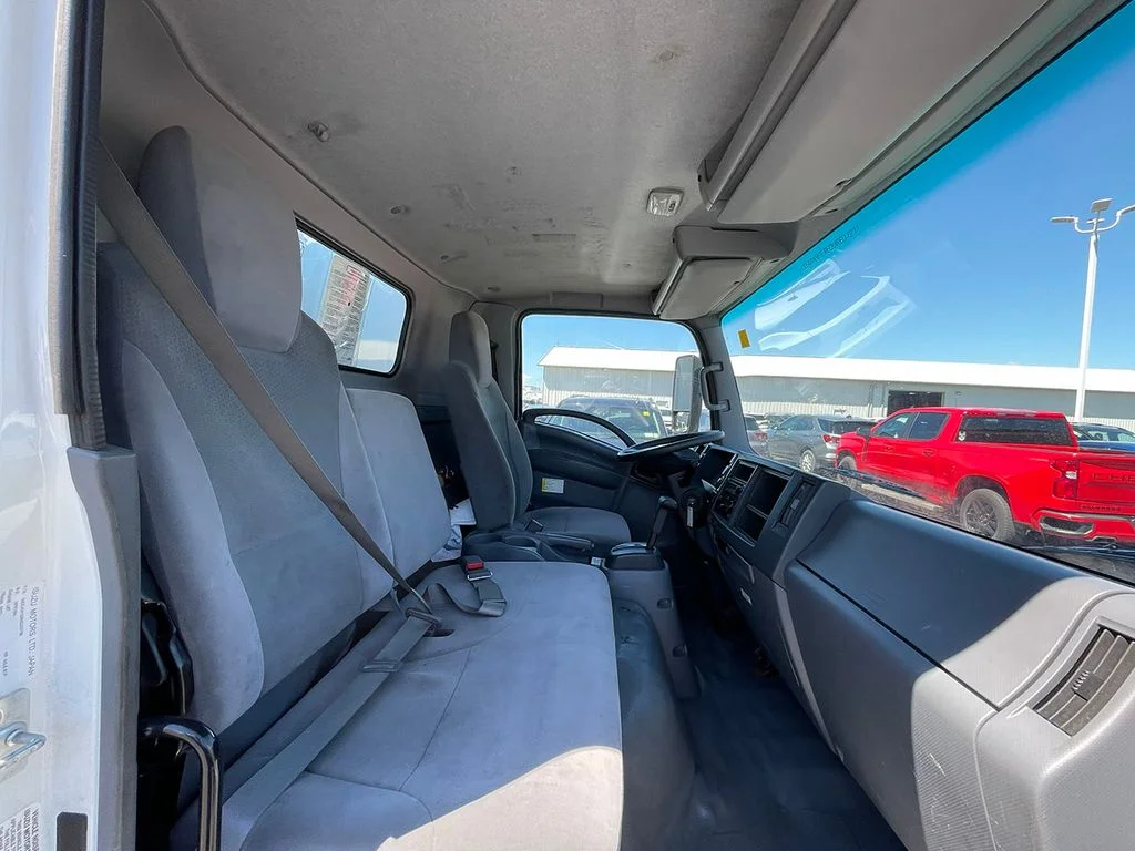 Used 2021 White Isuzu  image 23